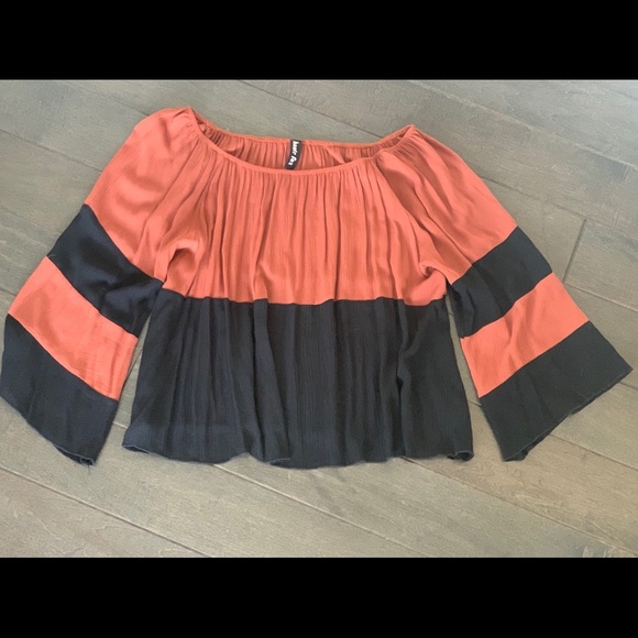 Off The Shoulder Top - Picture 2 of 2